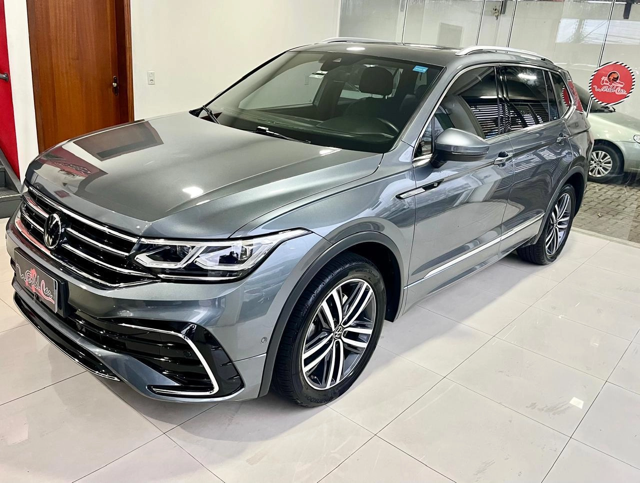 Compre já Volkswagen TIGUAN 2.0 TSI ALLSPACE 300 R-LINE 16V World Car Veículos | Novos e Seminovos em Guaíba RS